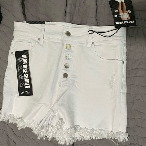 High rise white shorts - Picture 4 of 4